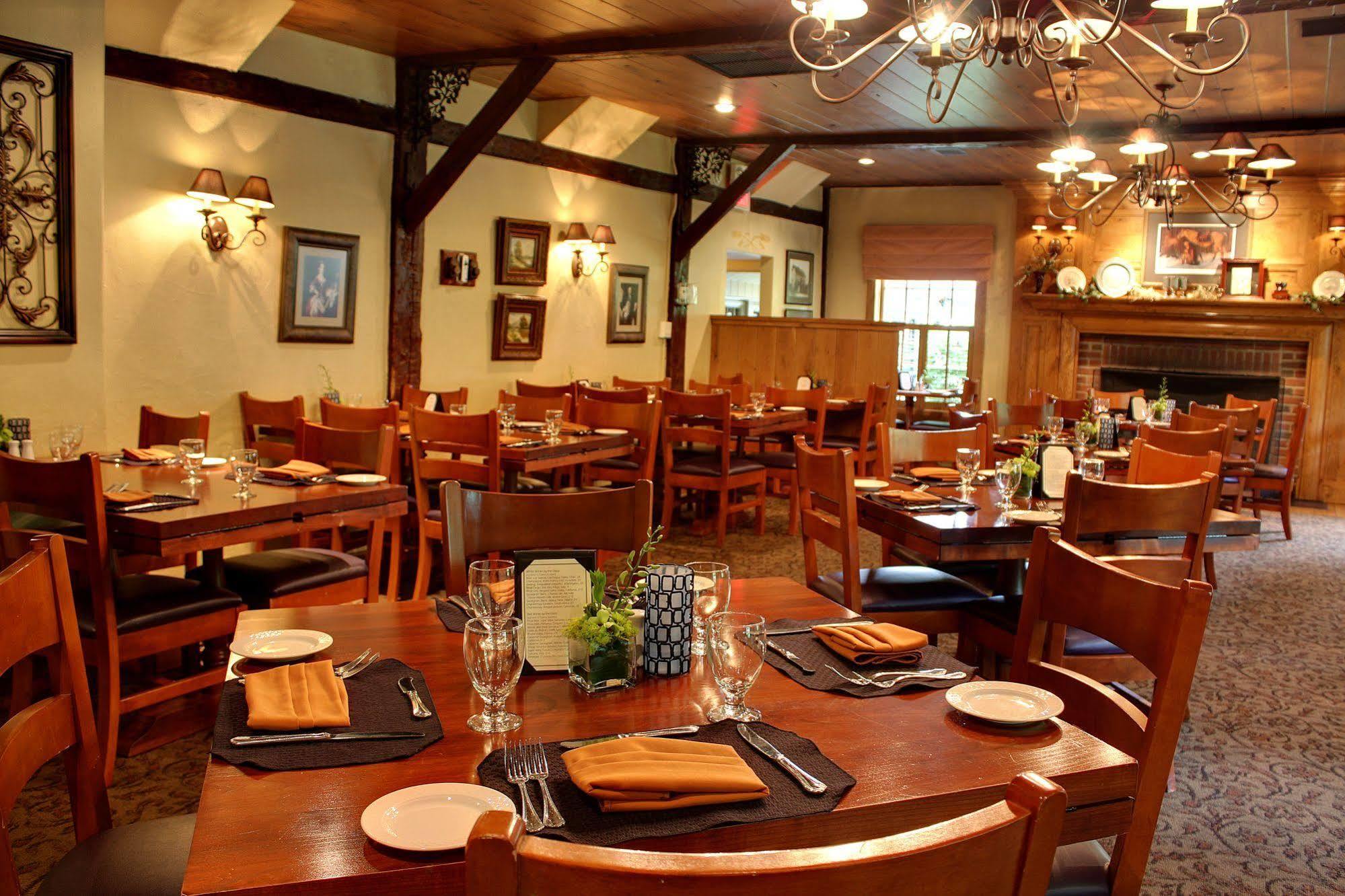 The Olde Mill Inn 배스킹리즈 레스토랑 사진